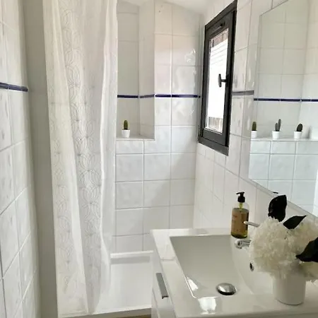 Studio Sous Les Toits Tres Bien Place Et Climatise Montpellier Exterior photo