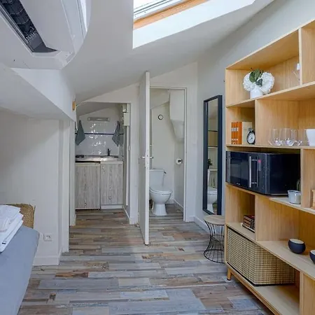 Studio Sous Les Toits Tres Bien Place Et Climatise Montpellier Exterior photo