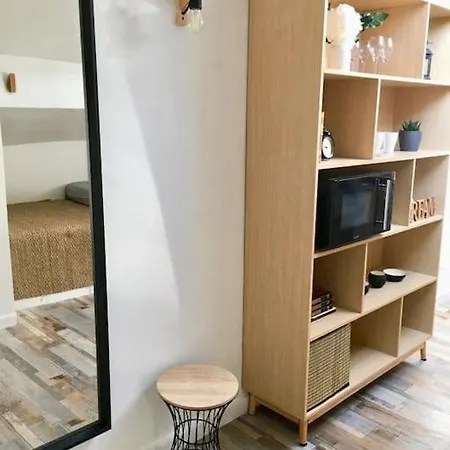 Studio Sous Les Toits Tres Bien Place Et Climatise Montpellier Exterior photo
