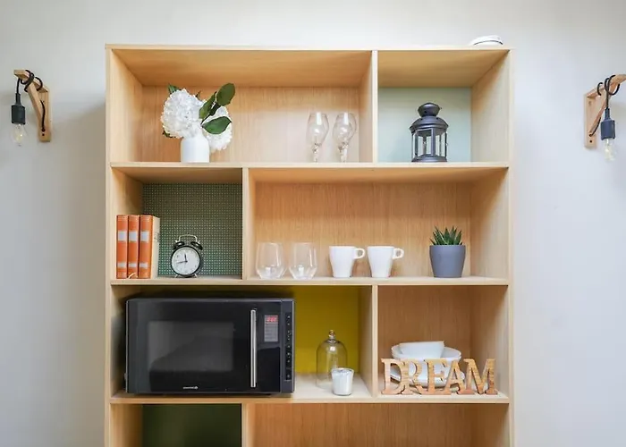 Studio Sous Les Toits Tres Bien Place Et Climatise