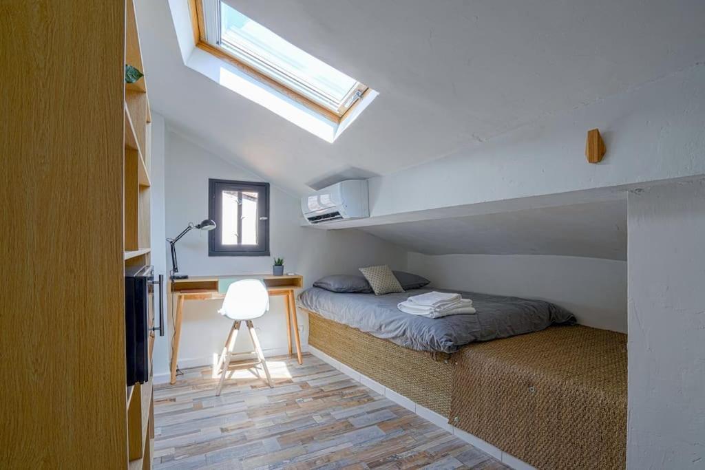 Sous Les Toits Tres Bien Place Et Climatise Appartement